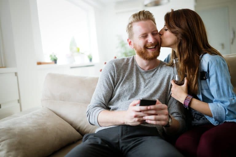 couple kissing